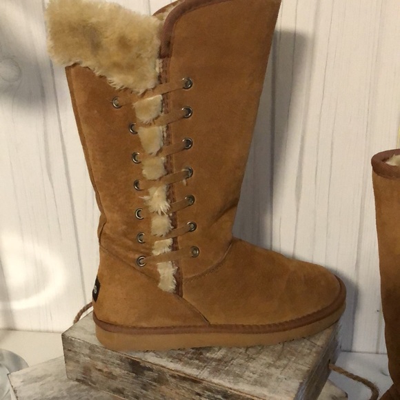 Woman’s size 7 lamo boots - Picture 3 of 7